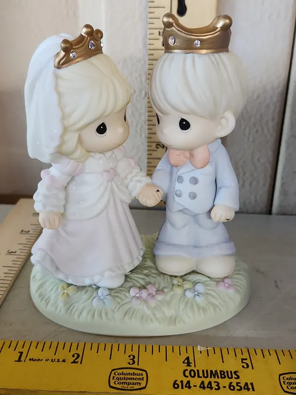 2005 Precious Moments "Happily Ever After..." Figure