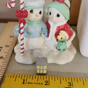 2005 Precious Moments Snow Friends Collection Figure "Top Your Christmas Off W/Love"