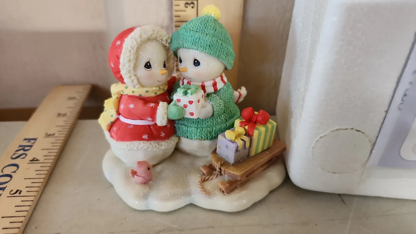 2005 Precious Moments Snow Friends Collection Figure "Id Go Any Length To Make You Happy"