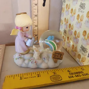 1999 Precious Moments Girl Angel W/Rainbow Snowglobe Figure