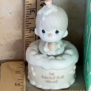 1988 Precious Moments Symbol Of Membership "The Sweetest Club Around" Figure