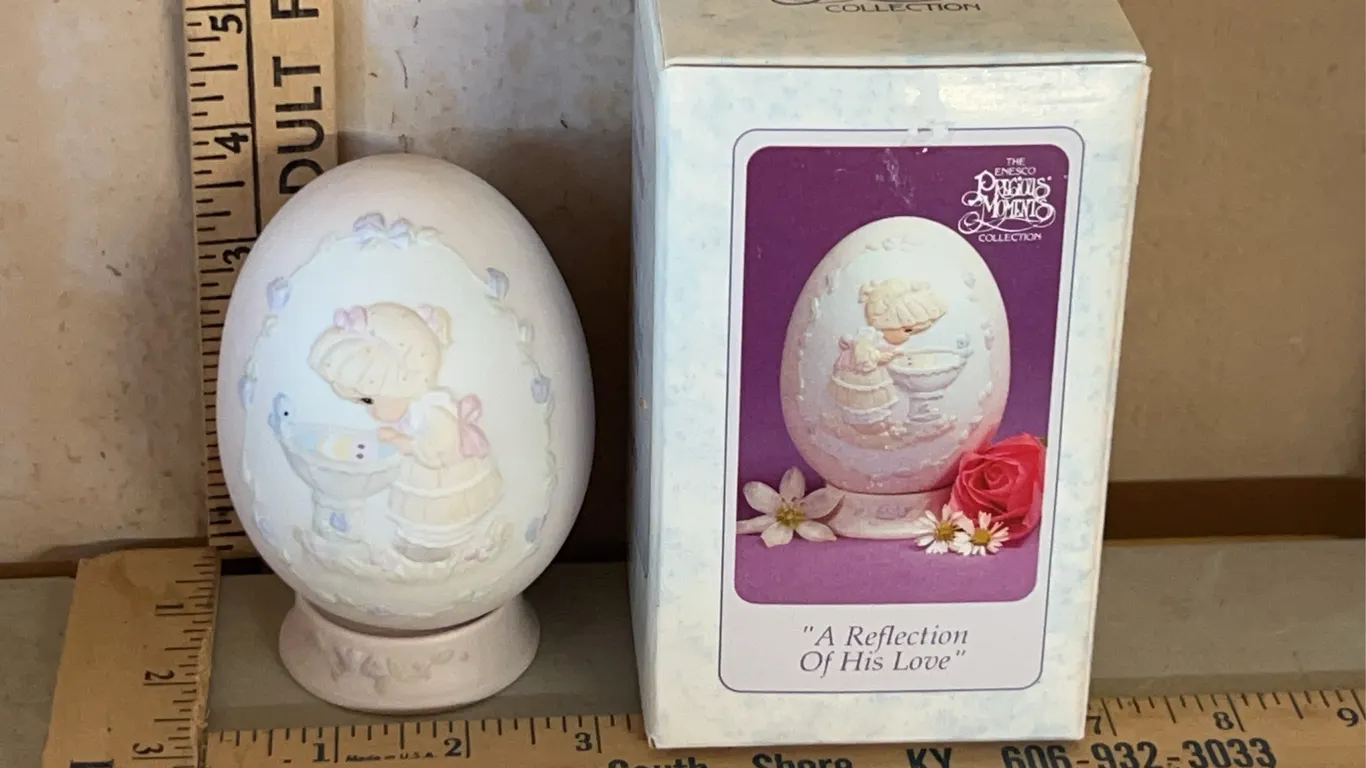1993 Precious Moments "A Reflection Of His Love" Egg