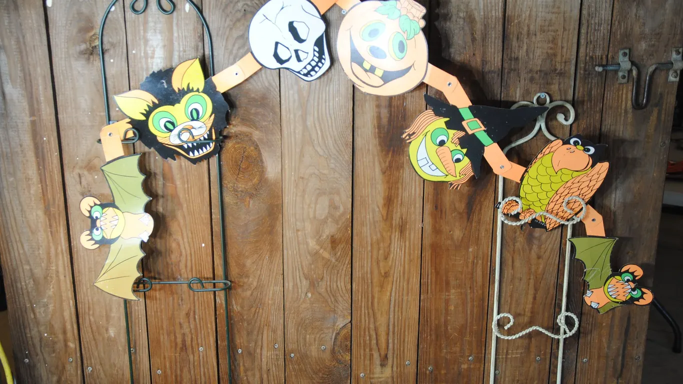 Vintage Jointed Die-cut Halloween