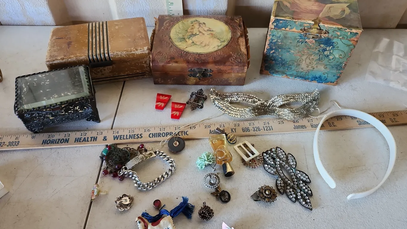 Vintage Jewelry Boxes & Vintage Jewelry Pieces & Parts
