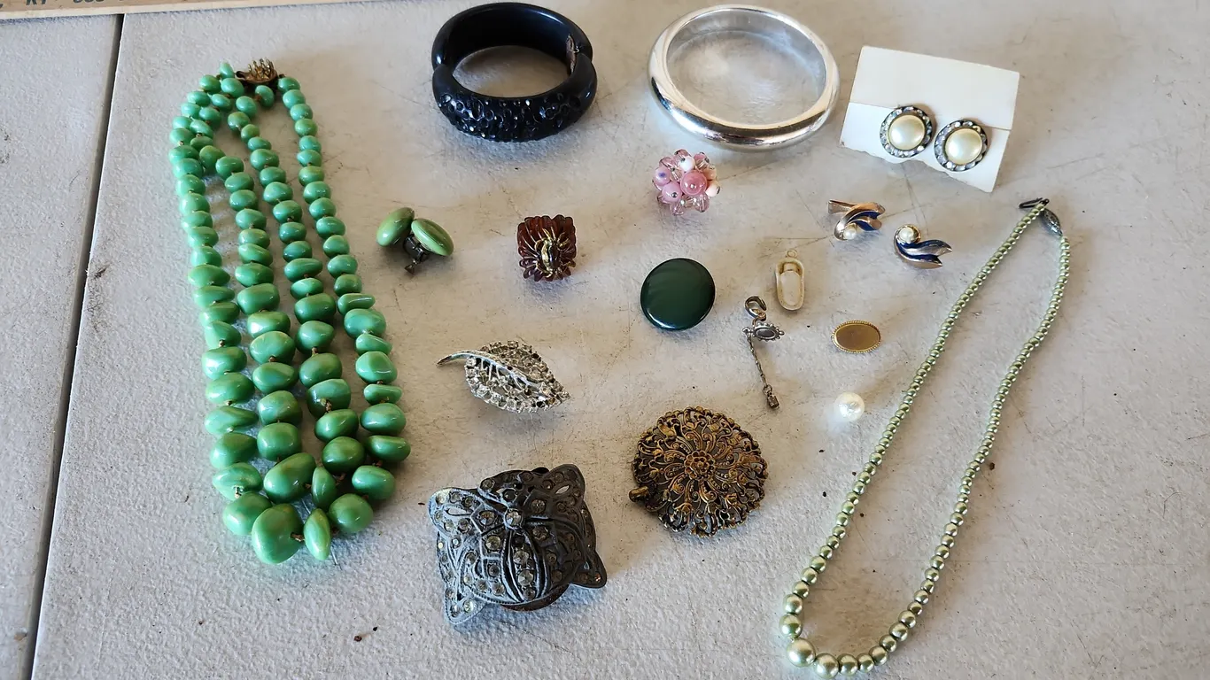 Vintage Costume Jewelry, See Photos
