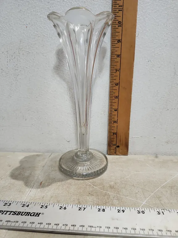 Vintage Unmarked Heisey Colonial Flat Panel Trumpet Vase 4"X10"