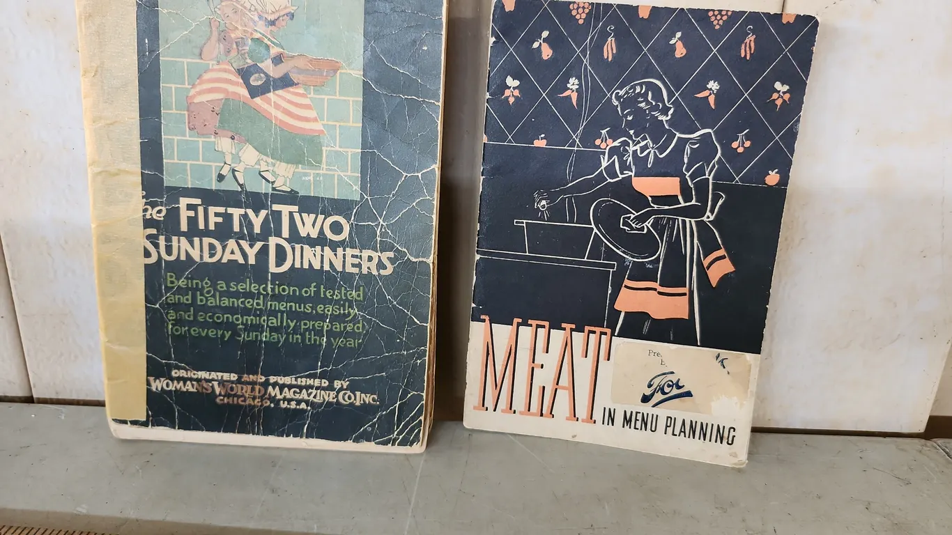 Vintage The 52 Sunday Dinners & Meat In Menu Planning Cookbooks