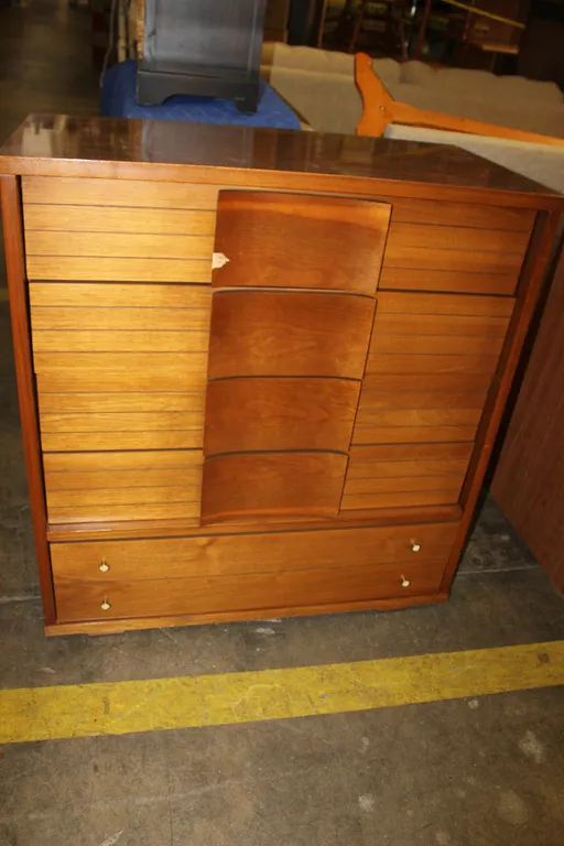 Mid-Century Modern Chest of Drawers
