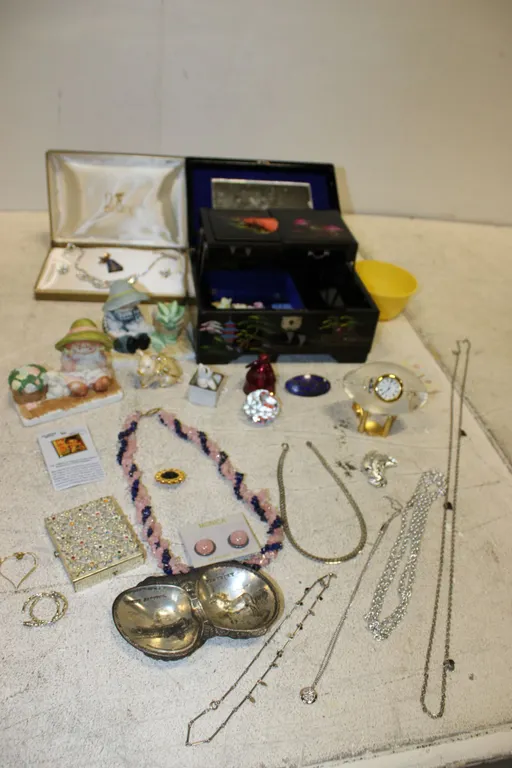Jewelry & Trinket Boxes