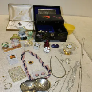 Jewelry & Trinket Boxes