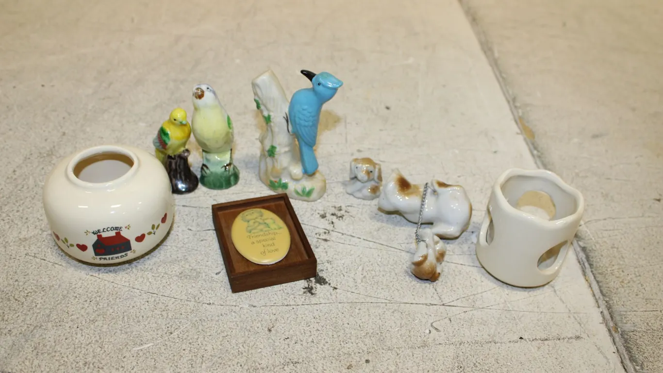 Bird Figurines & Decor
