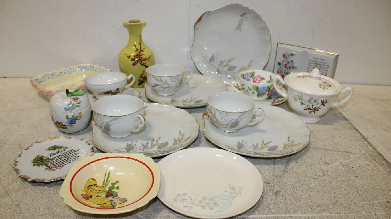 Floral China & Décor