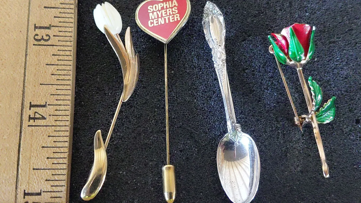 2 Vintage Hat Pins & 2 Vintage Brooches-White Flower Avon, Etc.