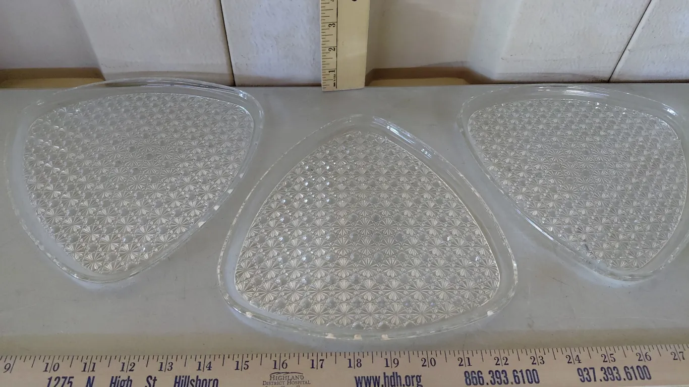 3 Vintage Anchor Hocking Daisy & Button Snack Plates