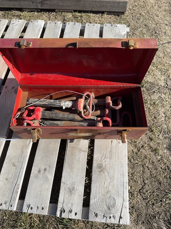 Toolbox w/ hitch pins