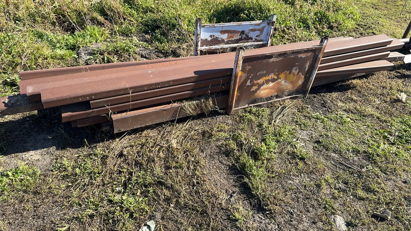 Steel rack c/w qty of 2x6 tubing various lengths