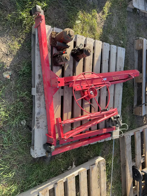 Drywall lift and 3 bottle jacks, condition unknown