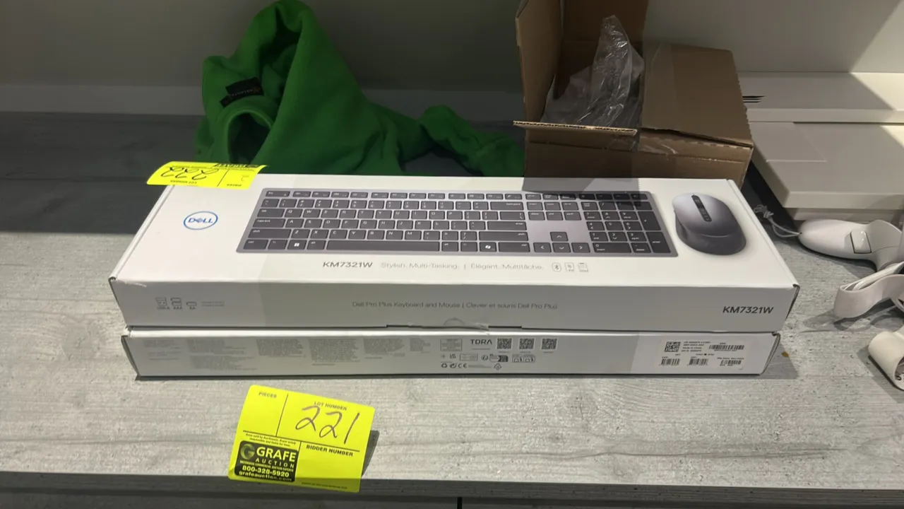 Dell KM7321W Premier multi-device wireless keyboard and mouse sets. Features 2.4 GHz RF and Bluetooth wireless connectivity, full-size keyboard with n