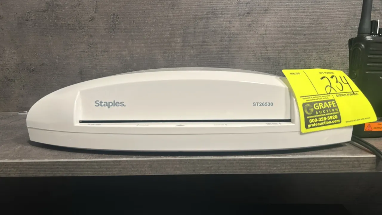 Staples ST26530 thermal and cold multiuse laminator. Features dual thermal and cold lamination capability with document alignment guides. Electrical: