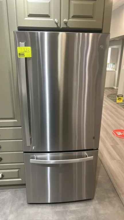 GE Appliances GBE21DYKHRFS bottom-freezer refrigerator. Features stainless steel finish, solid glass shelves, dual crisper drawers, door storage bins,