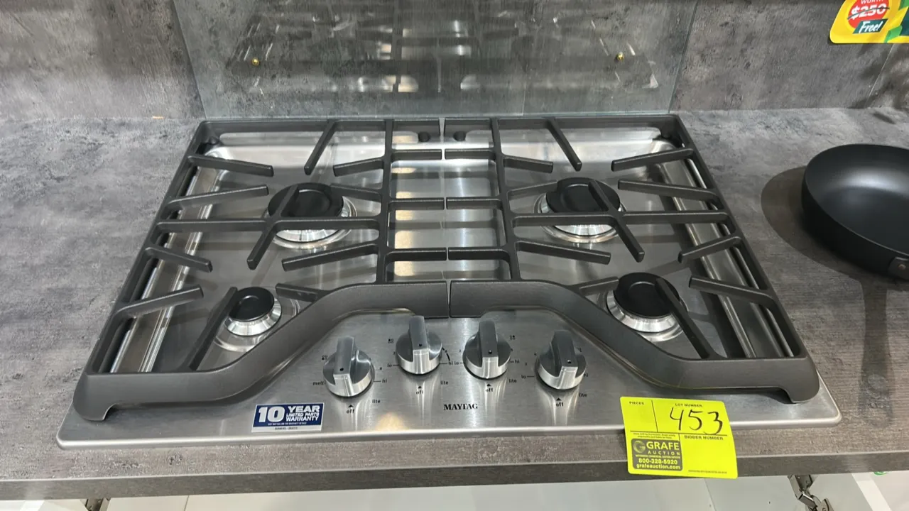 Maytag MGC7430DS00 4-burner gas cooktop. Features stainless steel construction, cast iron grates, and front dial controls. S/N: DA4307396. Electrical: