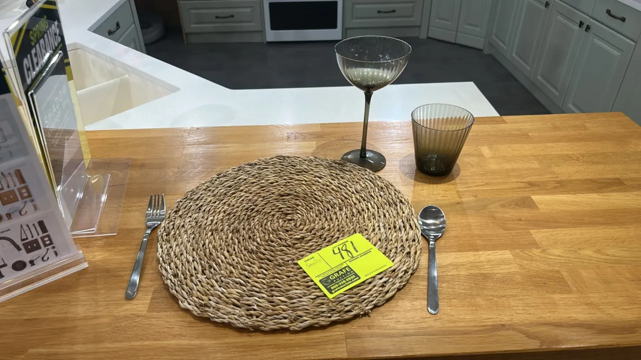 Assorted kitchenware and decor package lot. Includes cast iron covered deep skillet and melting pot, (2) wooden cutting boards, woven placemats, glass