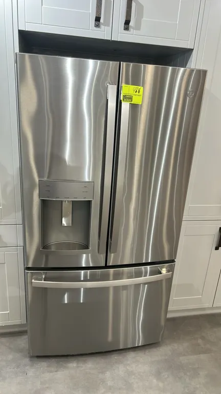 GE Appliances GFE28GYNHFS French door refrigerator and freezer combo. Features stainless steel finish, bottom pull-out freezer drawer, exterior water