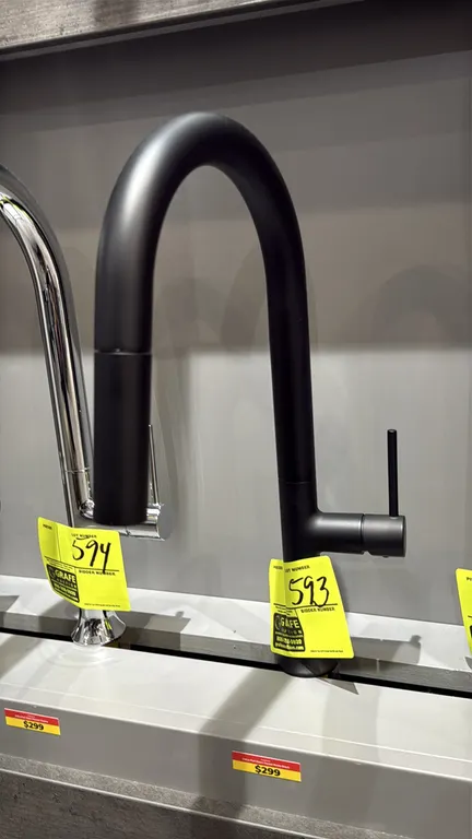 Indus FA.BAN.01.014 pull-down faucet. Features a matte black finish, high-arc spout, single-lever control handle, and pull-down spray head. Note: Disp