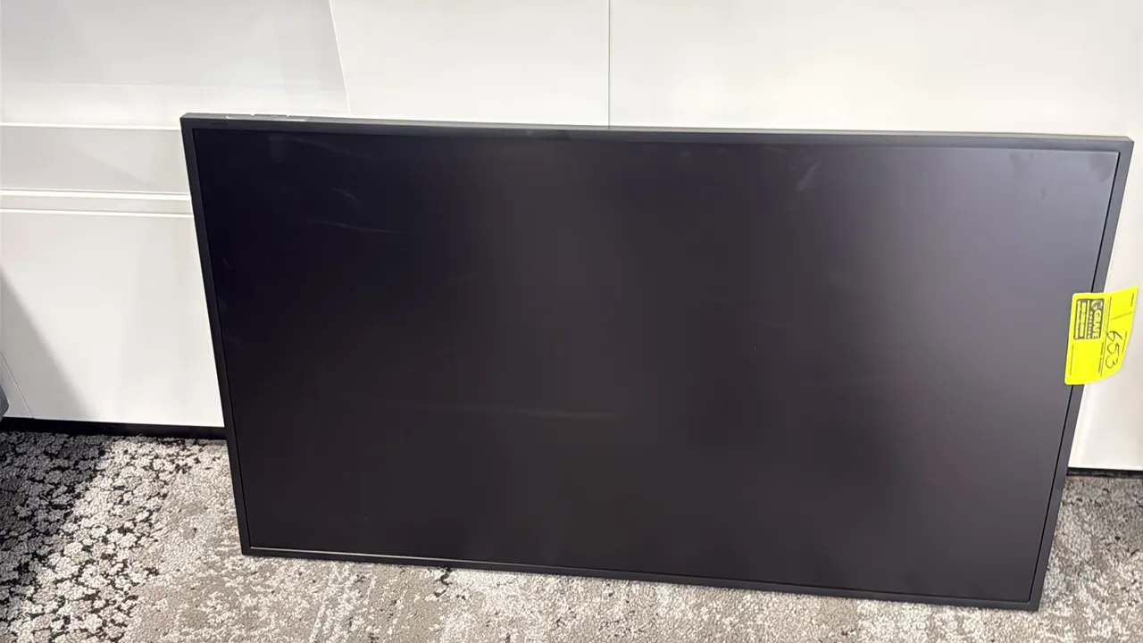 2023 Samsung QM43C color display monitor. Model code: LH43QMCEBGCXGO. Electrical: 100-240V, 50/60 Hz, 1.1A, 110W.