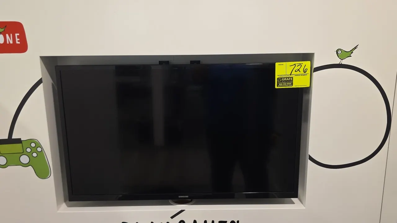 Samsung 32" flat screen TV. Features a black bezel. Includes wall mount bracket.