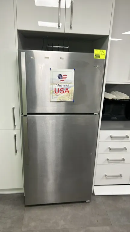 2022 Whirlpool WRT318FZDM09 top-freezer refrigerator. Features stainless steel exterior finish, adjustable glass shelving, clear crisper drawers, door