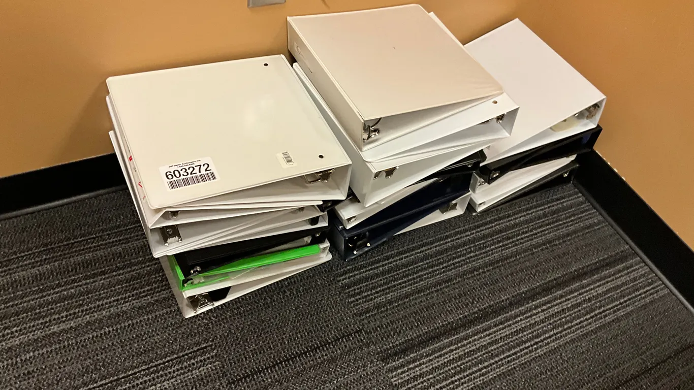 QTY OF MISC 3-RING BINDERS