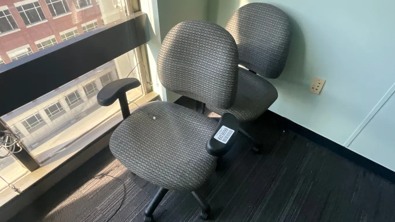 QTY (2) ROLLING OFFICE CHAIRS