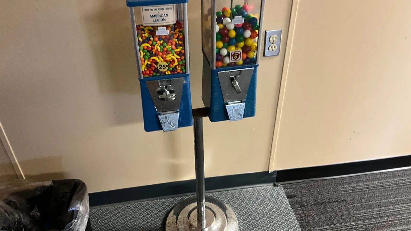 CANDY DISPENSER MACHINE