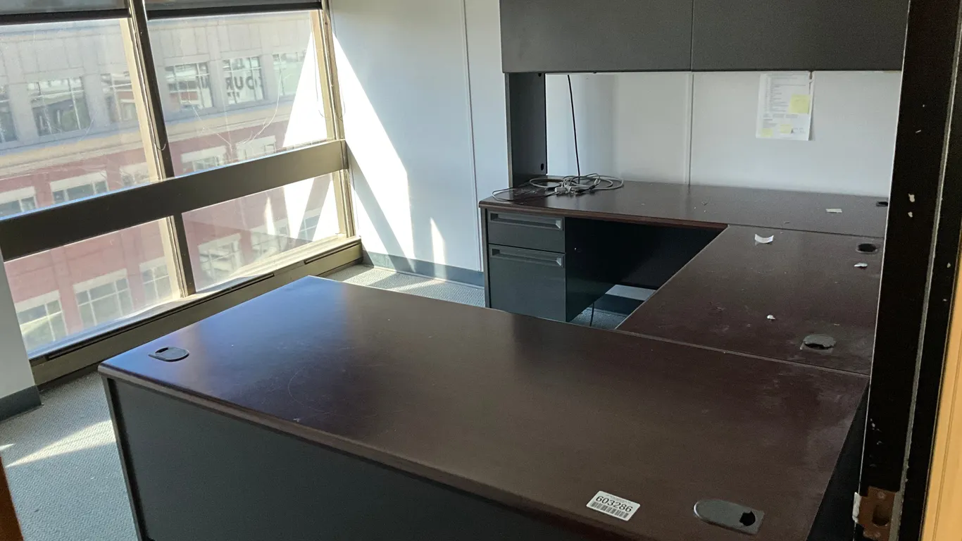 3-SECTION U-SHAPED DESK