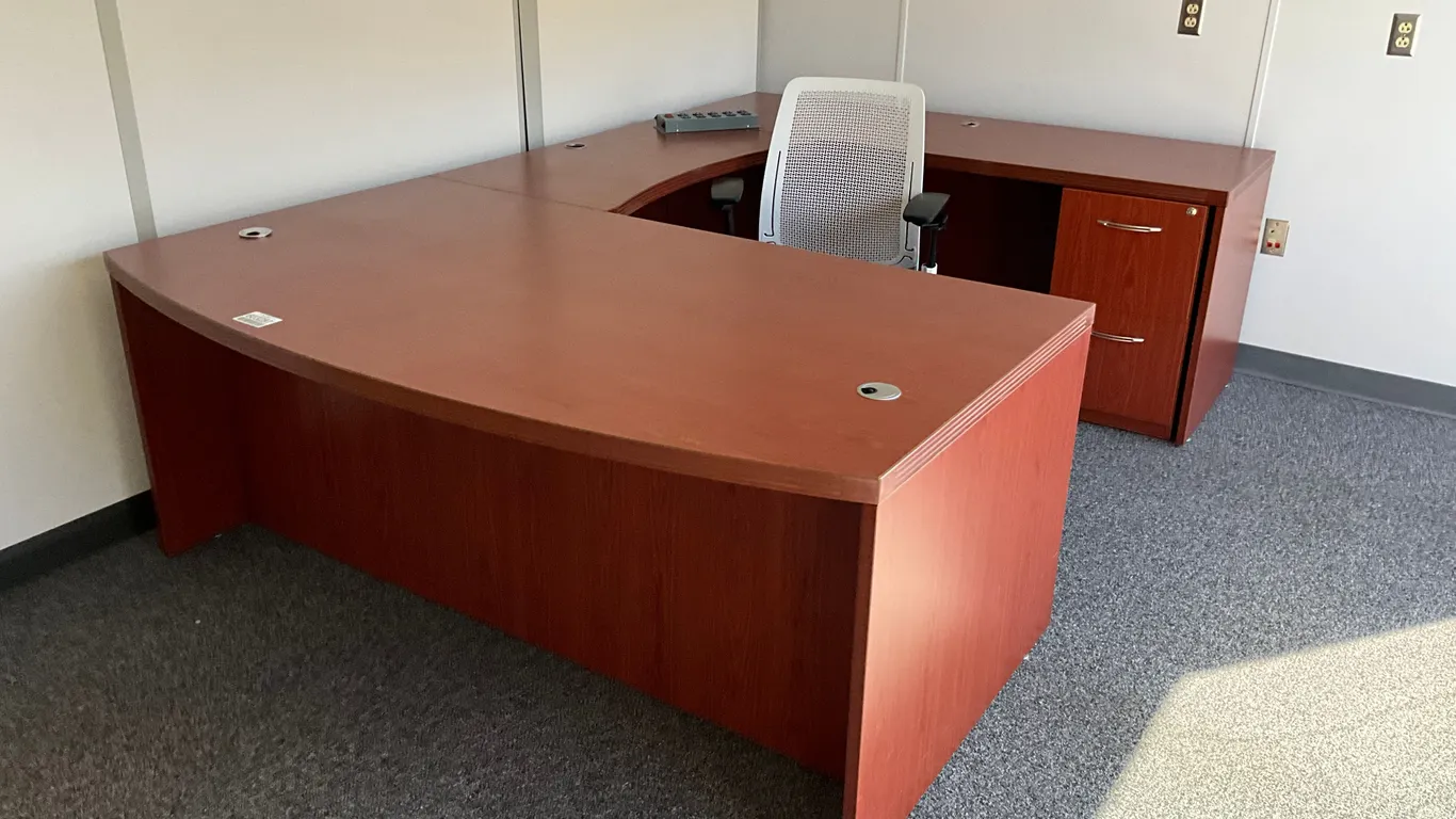 3-SECTION U-SHAPED DESK