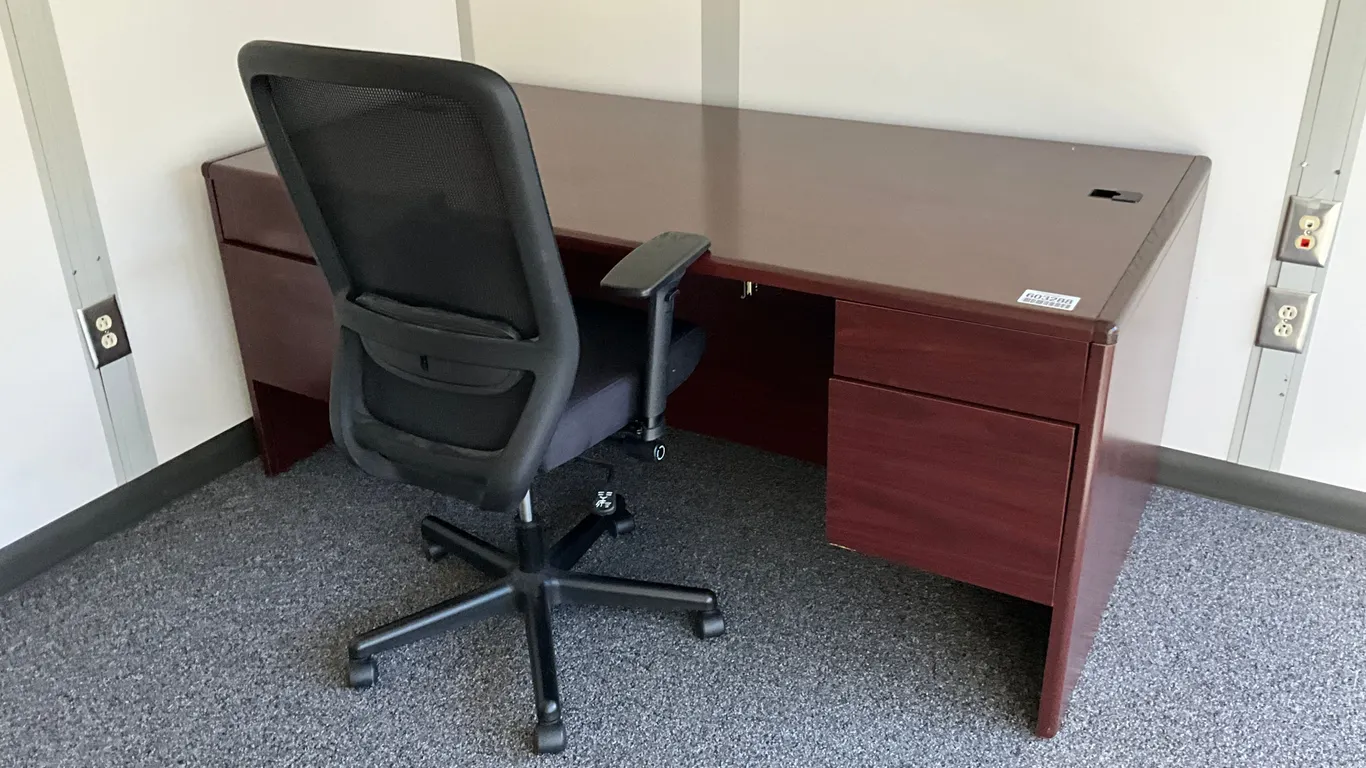6’ L X 3’ W DESK