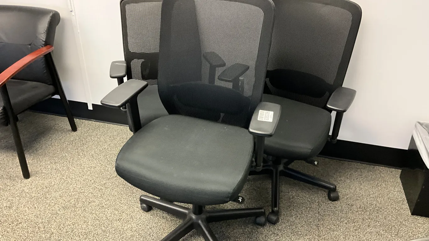 QTY OF (3) DESK CHAIRS