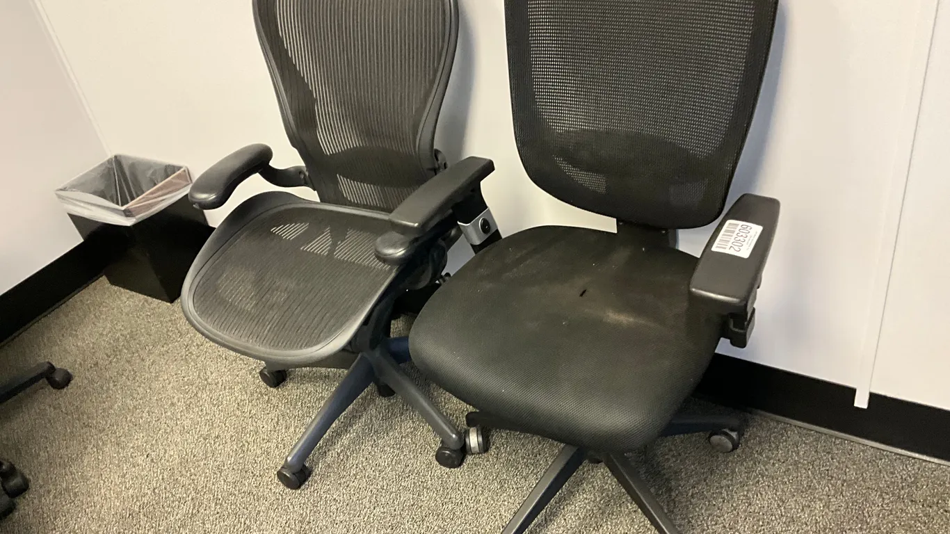 QTY OF (2) DESK CHAIRS