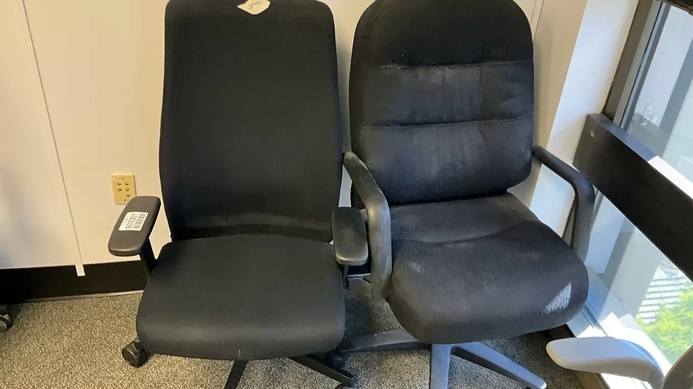 QTY OF (2) DESK CHAIRS
