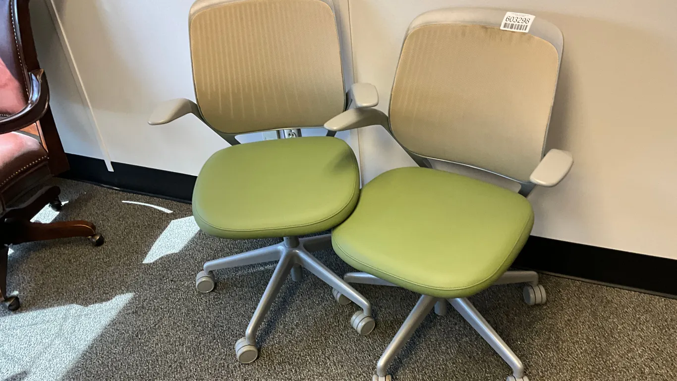 QTY OF (2) DESK CHAIRS