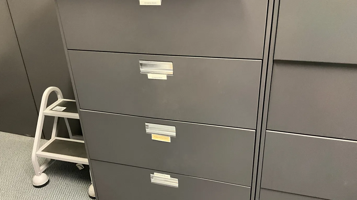 36”X19”X53” METAL FILING CABINET