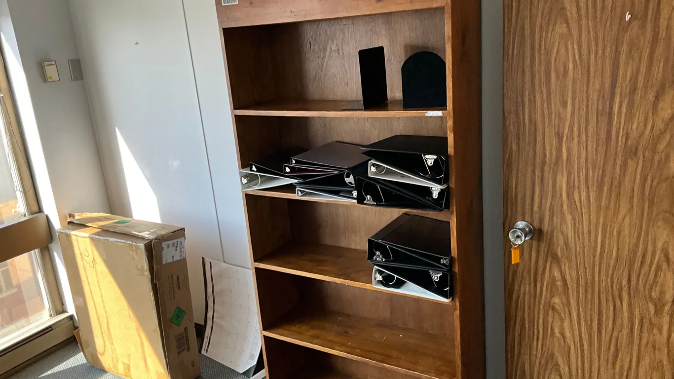5-SHELF WOODEN BOOKCASE