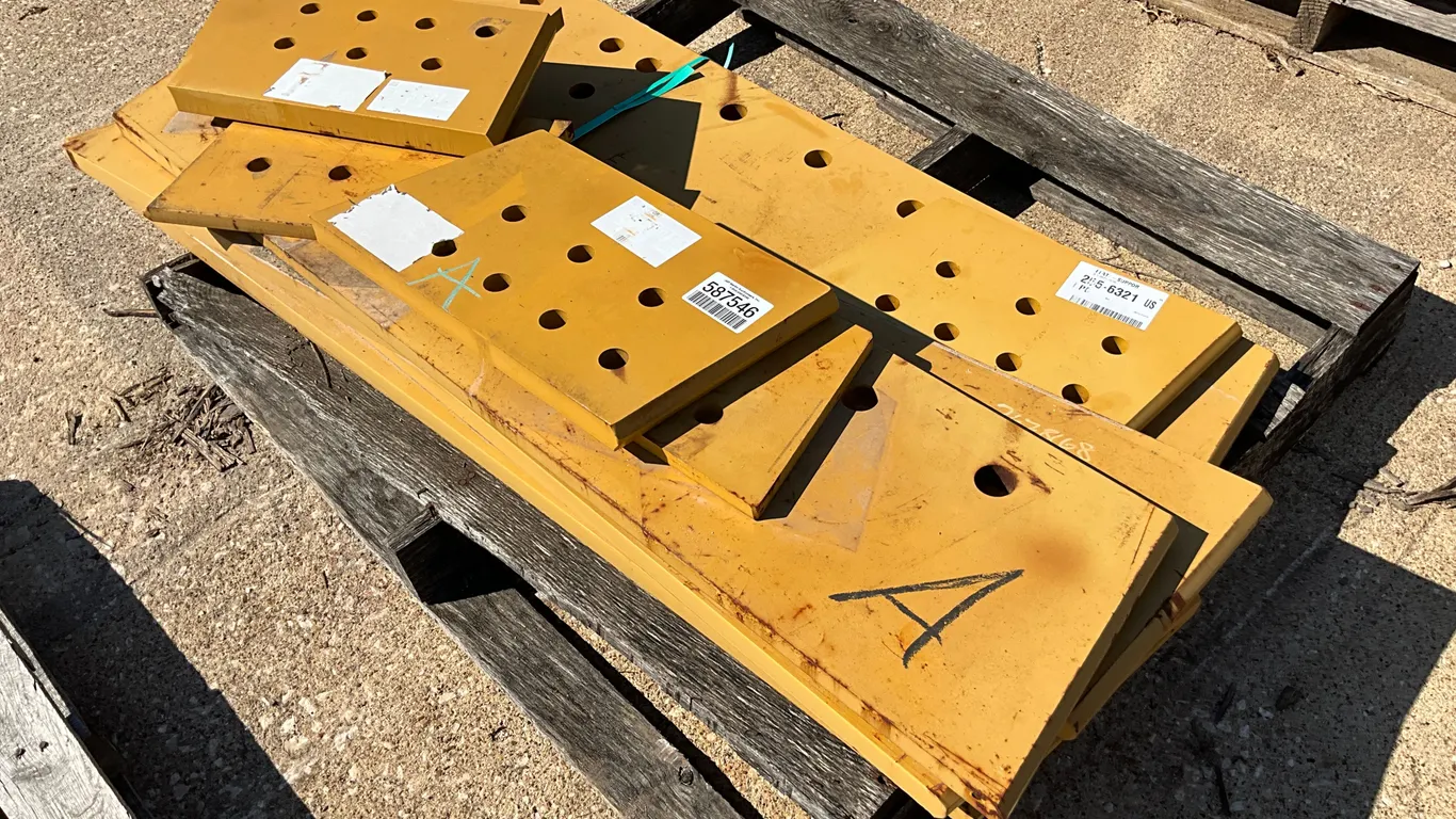 CAT BOLT ON WEAR PLATES, CAT CUTTING EDGES FITS D10