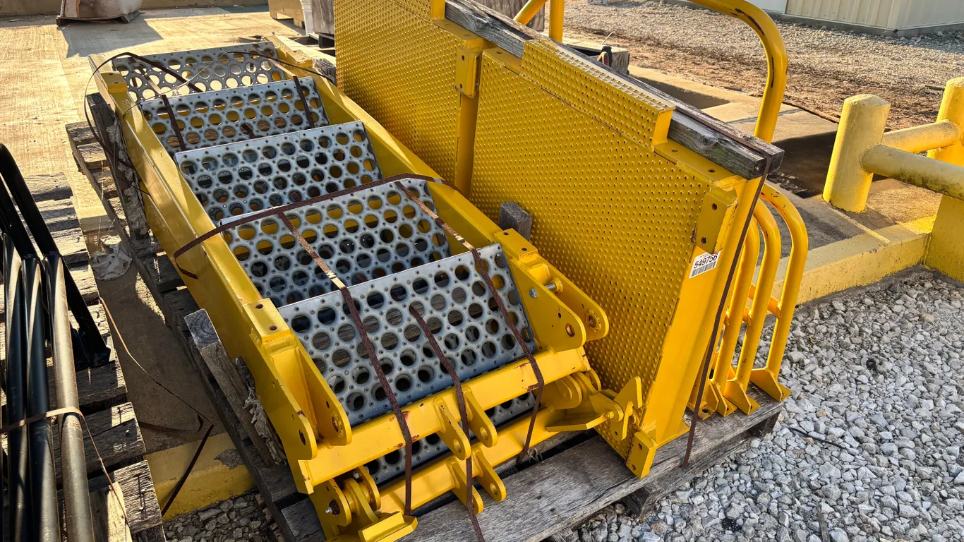 POWER STEP INC. EGRESS LADDER TO FIT KOMATSU 1500-7
