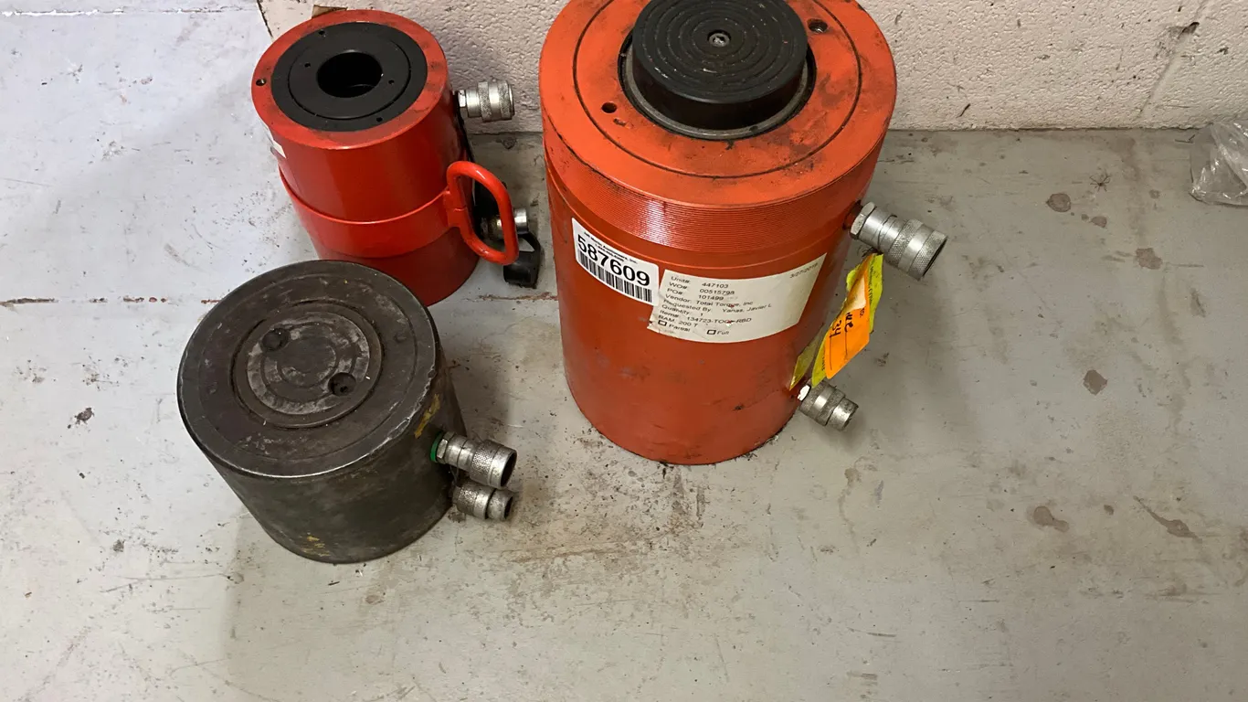 QTY OF (3) HYDRAULIC JACKS