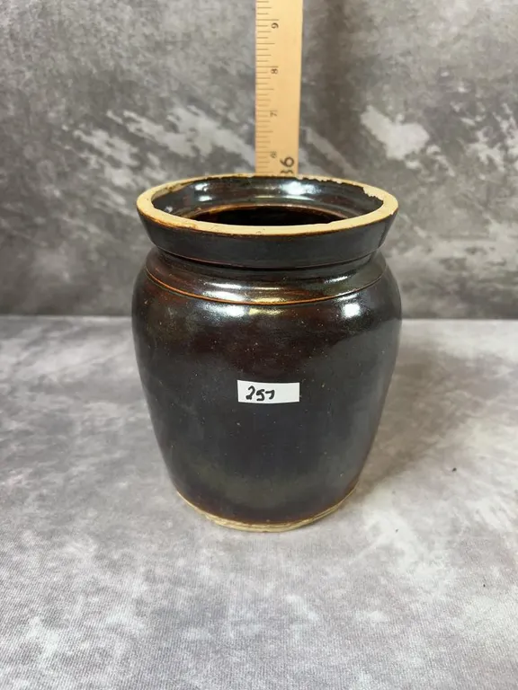 Quart Albany Jar. Circa 1870-1890. Very good condition with a few chips on the mouth