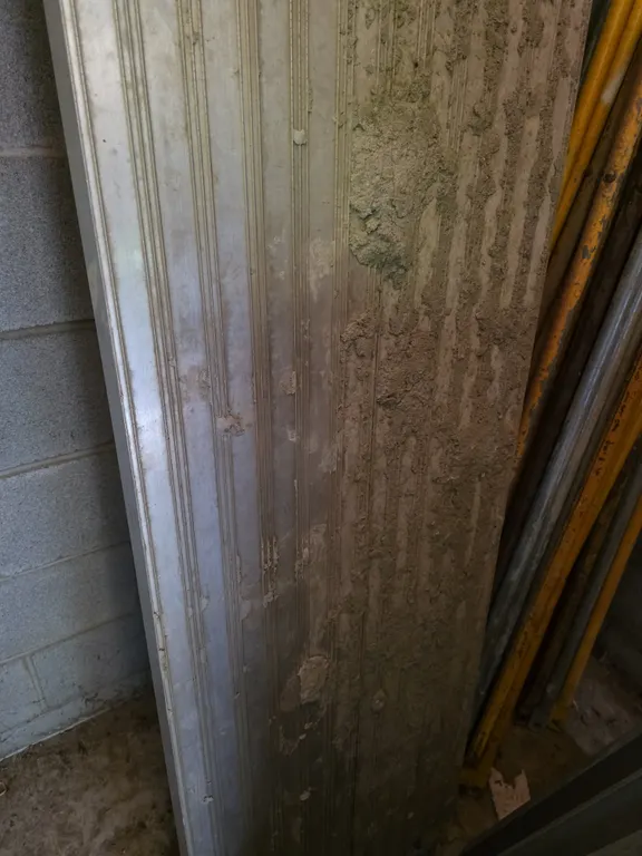 2 aluminum 7ft planks ( have masonry mud on them)