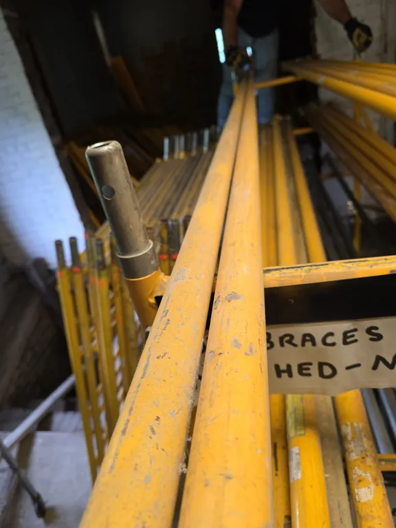 2 corner braces for 5x10 scaffolding