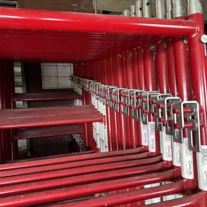 Set of 5x5 scaffolding w/braces like new